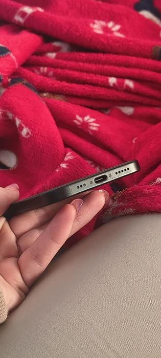 Vând s au schimb telefon iPhone 15