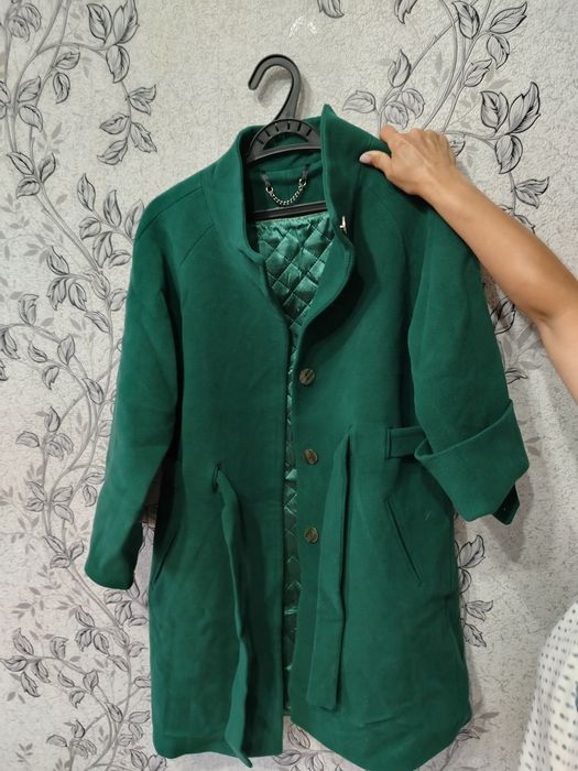 Продам пальто зелёного цвета, размер 48