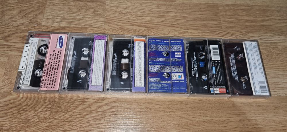 Cd-uri / casete muzica  : Andre, Directia 5, Phoenix, Cargo, Azur