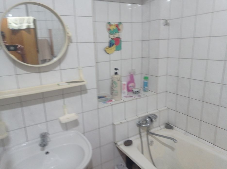 Сдам комнату с хозяином ,есть  двор