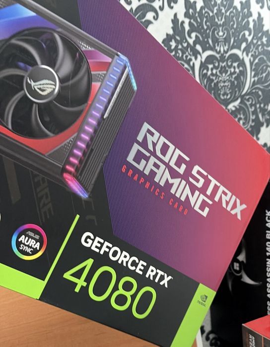 RTX 4080 16 gb Asus rog strix