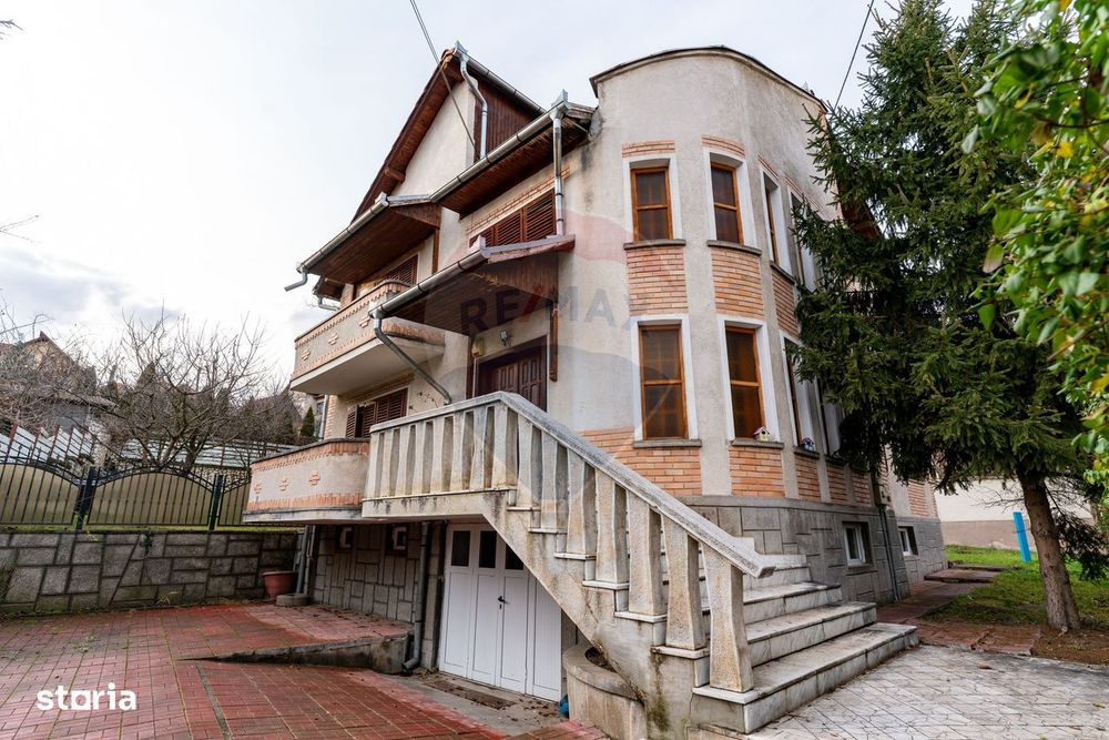 Casă / Vilă cu 6 camere de închiriat în zona Centru Vechi