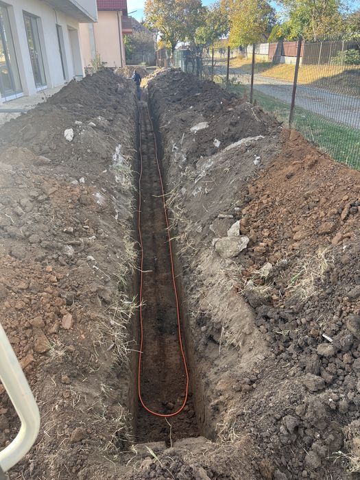 „Executăm săpături fundații, șanțuri și demolări”