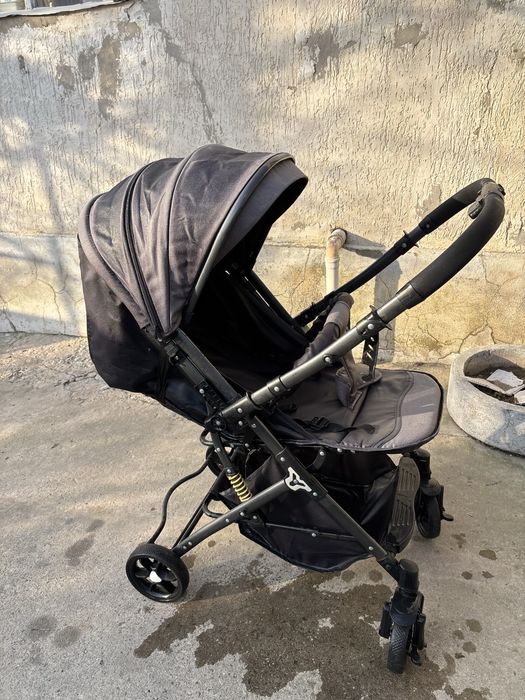 Детская прогулочная коляска