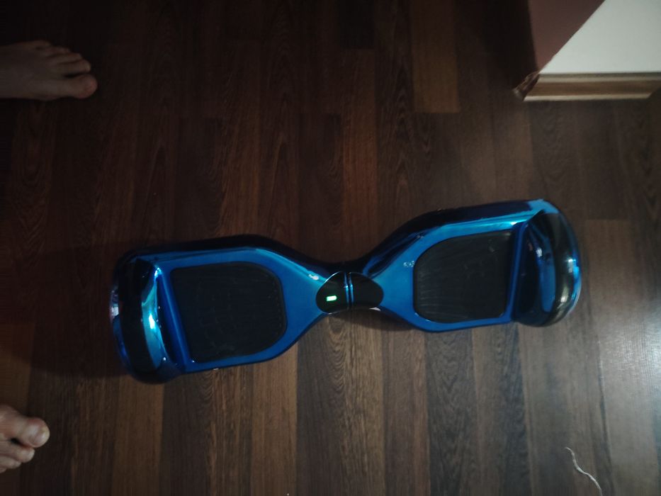 Vând Hoveboard aproape nou cu lumini și blututch perfect funcțional
