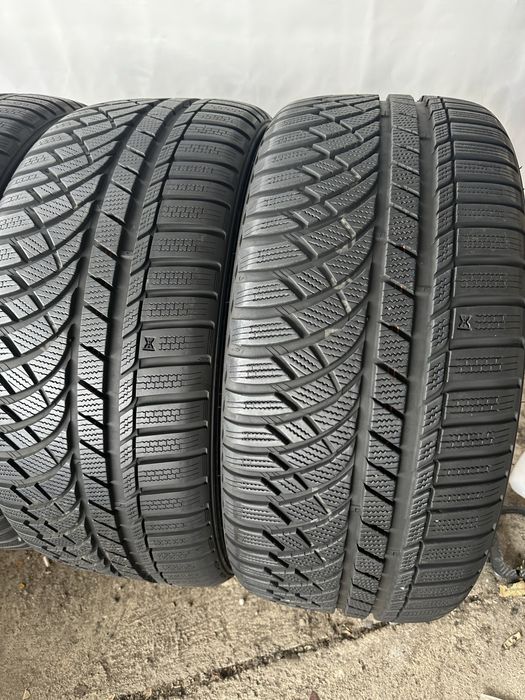 255/35/21  Kumho dot23
