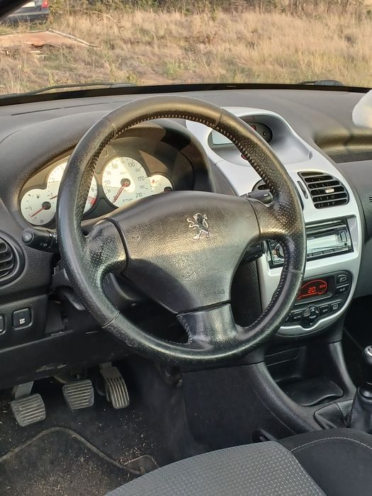 De vinzare 206 cc cu acte la zi