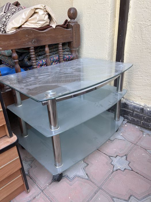 Срочно продам тумбу под телевизор