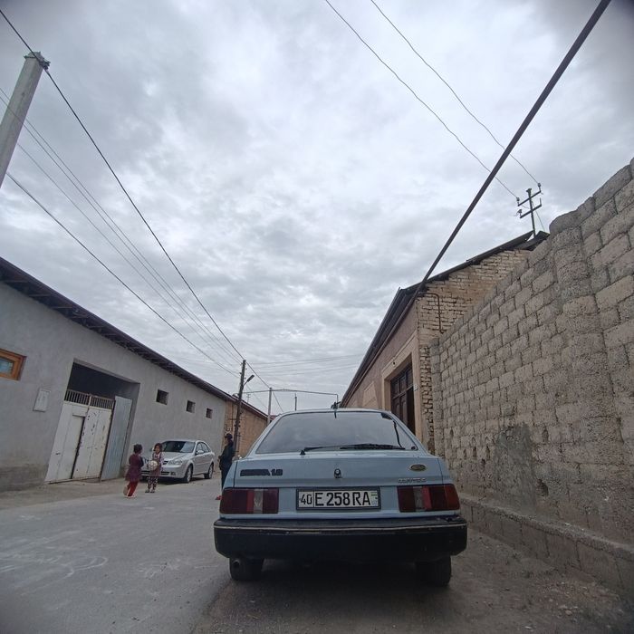 Форд Сиерра сотилади