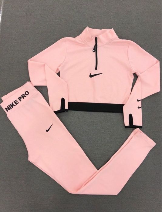 Дамски спортен екип