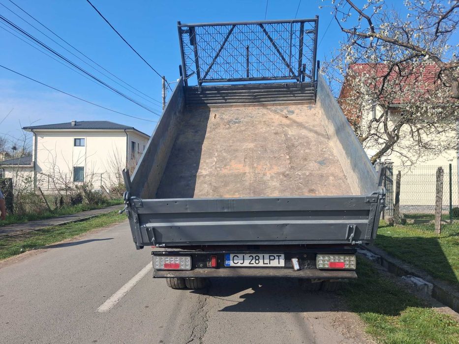 Camionetă ribaltabilă trilaterală