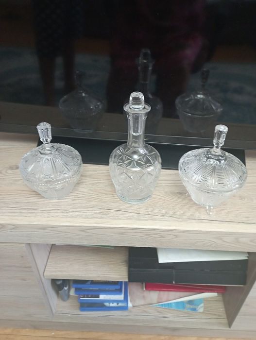 Продам хрустальные вазы и графин