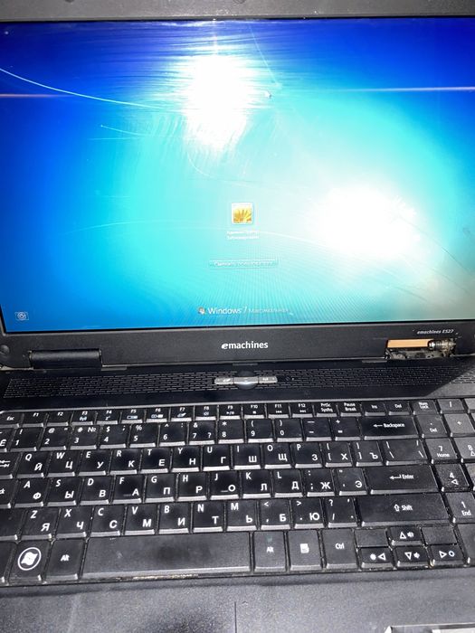 eMachines E527 ноутбока