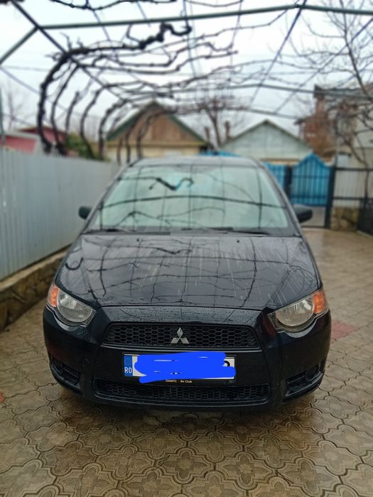 Vând Mitsubishi Colt din2012.