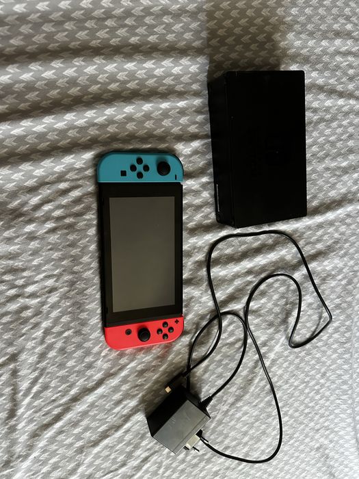 Nintendo Switch– Stare bună plus un joc