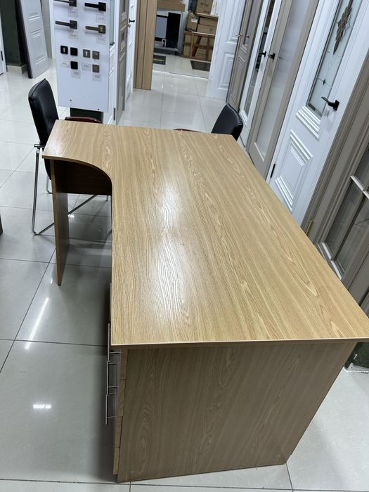 Стол рабочий со встроенной тумбой