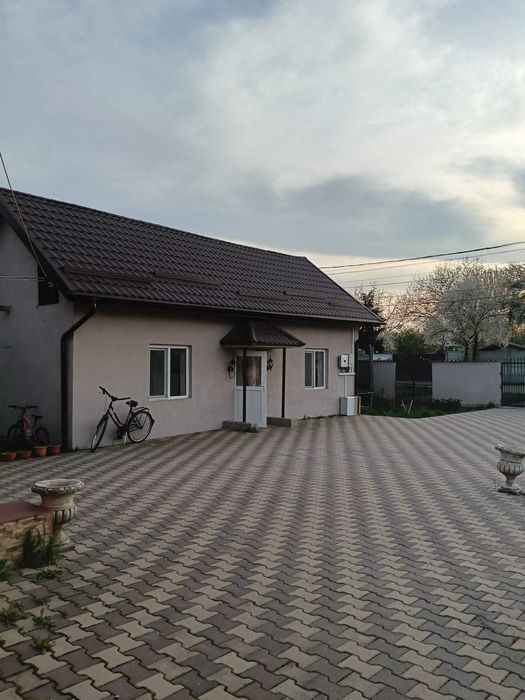 Inchiriez casă Titu