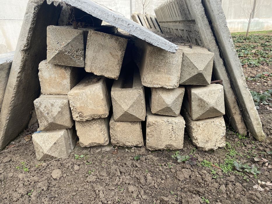 Vând gard din beton