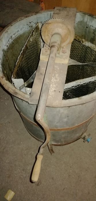 Центрофуга за пчелен мед