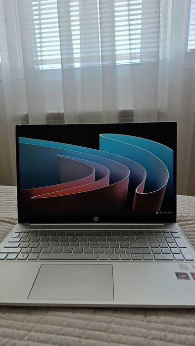Продавам HP Pavilion 15-eh2003nu