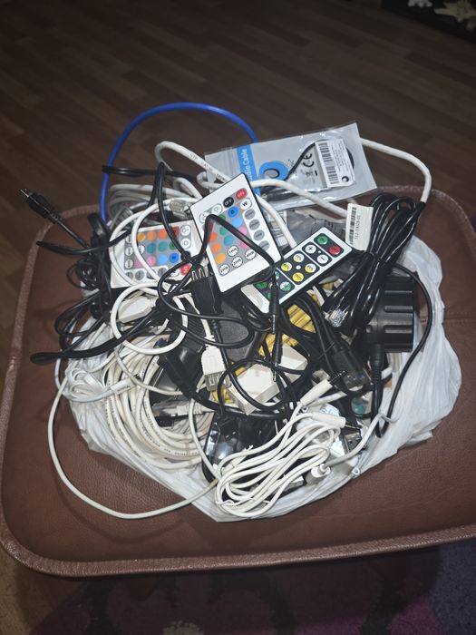 Много видове кабели