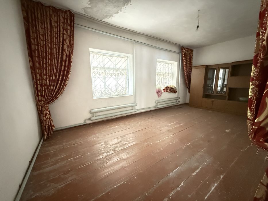 Ховли 8-март кучасида 12-соток 9-хонали