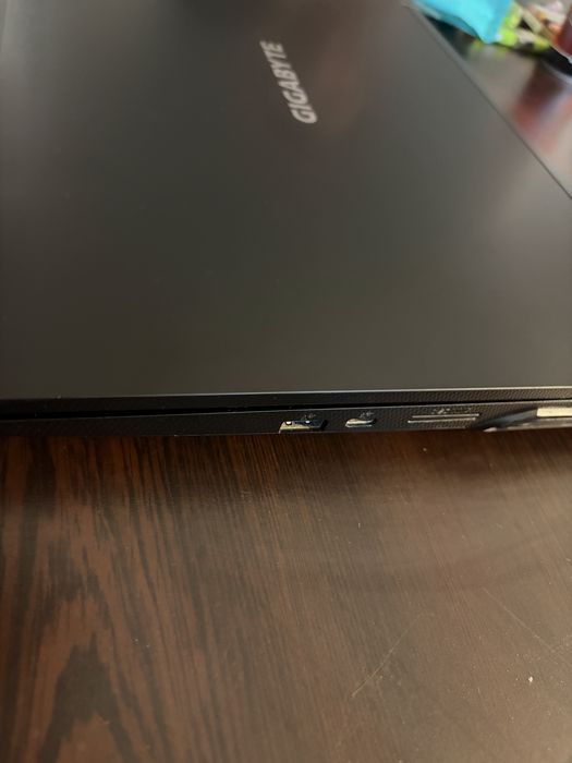 Геймърски лаптоп Gigabyte G5 MD