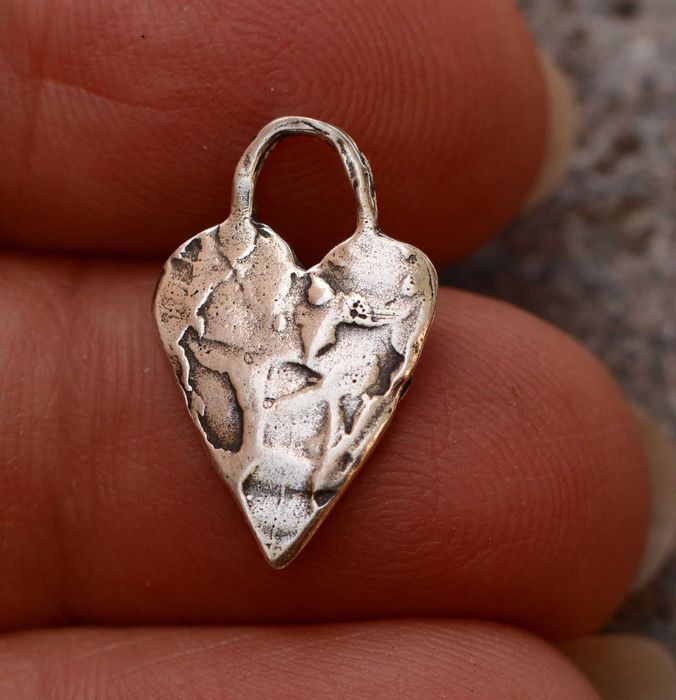 Сребърен медальон 925 лапичка в сърце  талисман за любов към животните