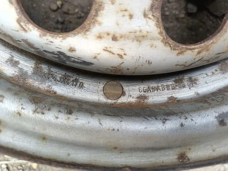 Продам ОДИН оригинальный металлический диск на Ford