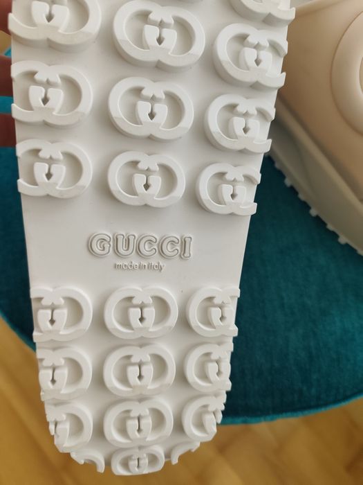 Vând papuci Gucci