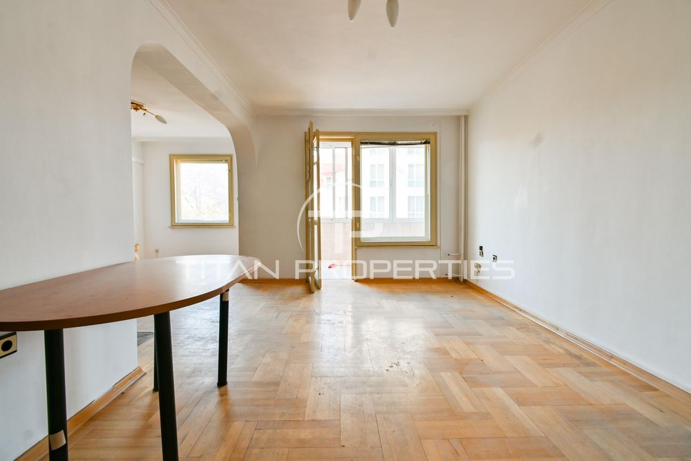 Продава се Тристаен апартамент в София, Иван Вазов - 135 кв.м за 2815 €/кв.м - Снимка #1