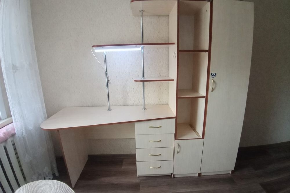 Продам подростковой стол