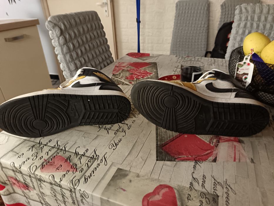 Продавам Джордан ки 41 номер от 300 на 150 лв