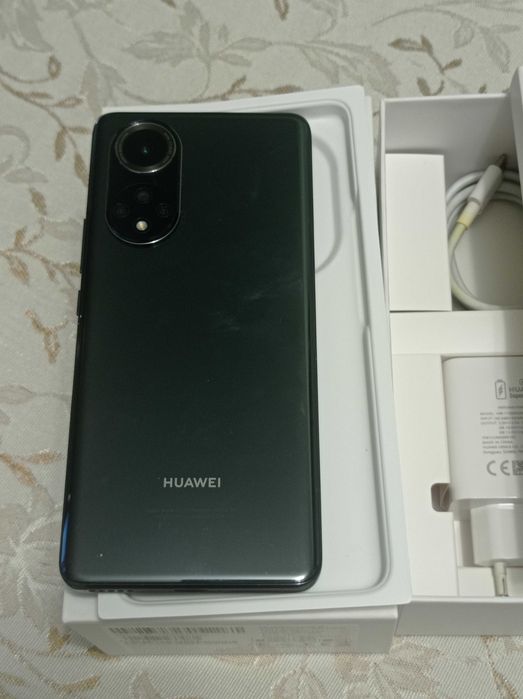 Huawei nova 9 с калъф
