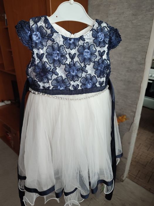 Продам платья одевались один раз