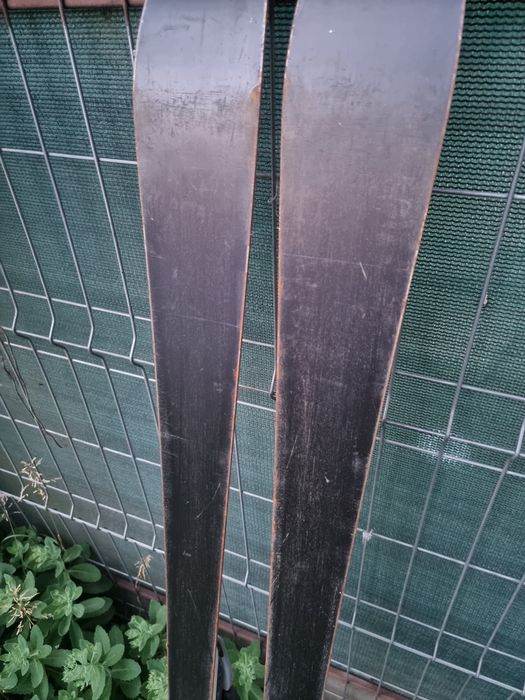 Skiuri Carving Atomic