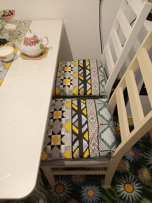 Стол с 4 стульями