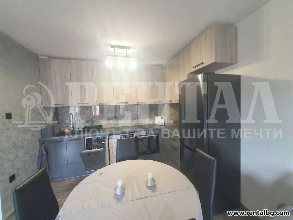 Дава се под наем Тристаен апартамент в Пловдив, Център - 110 кв.м за 764.49 € - Снимка #4