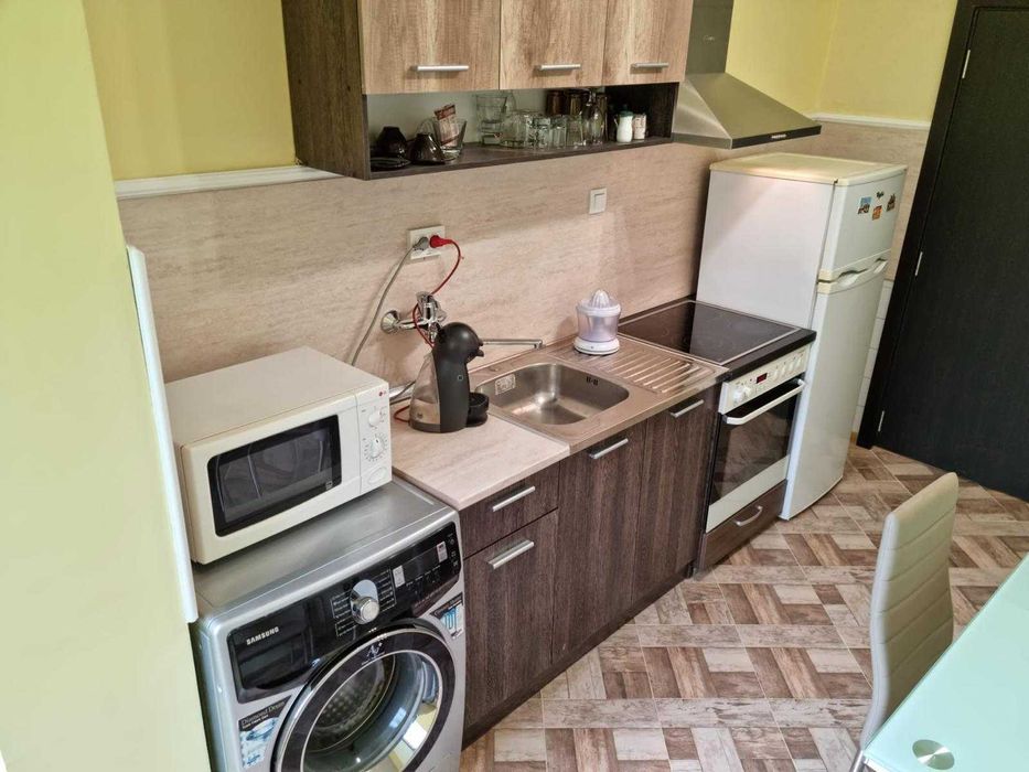 Дава се под наем Тристаен апартамент в Враца, Център - 70 кв.м за 382.5 € - Снимка #2