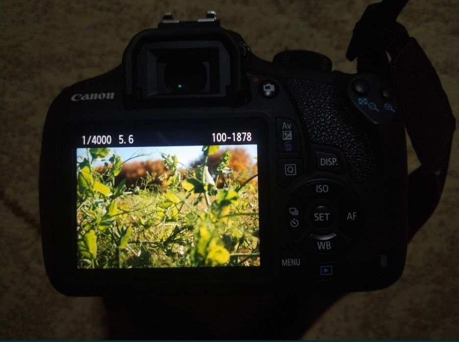 Продам зеркальный фотоаппарат