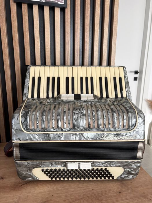 Acordeon nemtesc cu 80 de basi impecabik