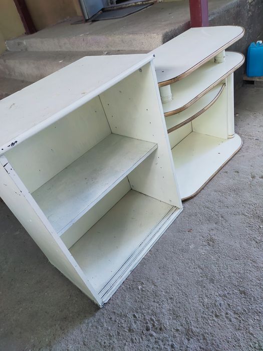 Линолеум, тумбочки