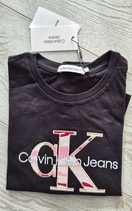 Нов кроп тишърт Calvin Klein, 10 г.