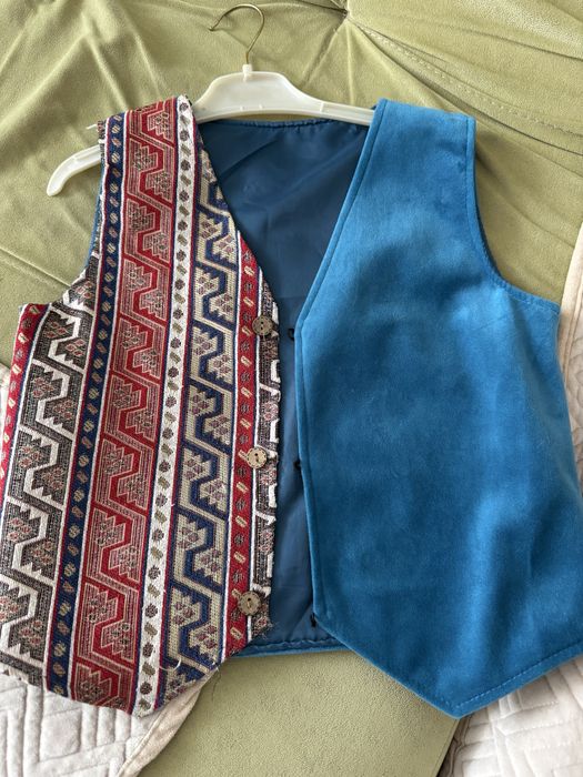 Продам жилетку на 4-5