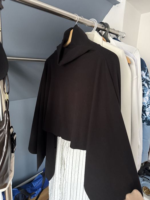 Пончо с высоким горлом