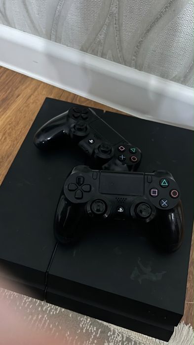 Продается ps4 в хорошем состоянии