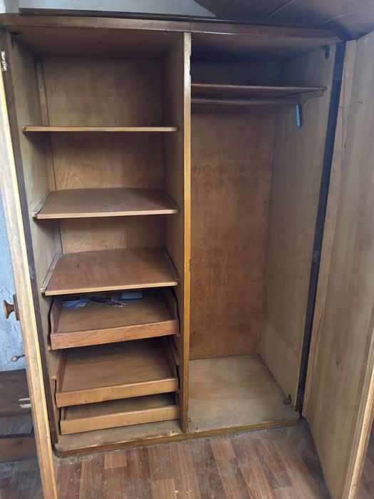 Гардероб орехов фурнир