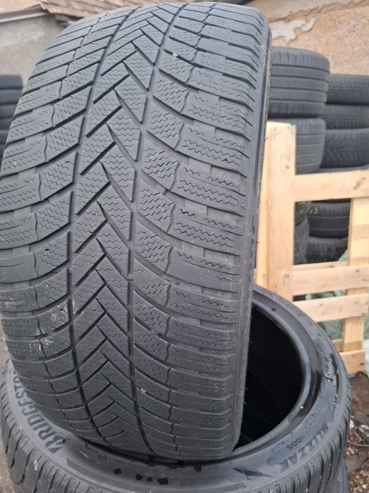 Vand 2 anvelope 255 40 20 brigestone bune de iarna dot 2023