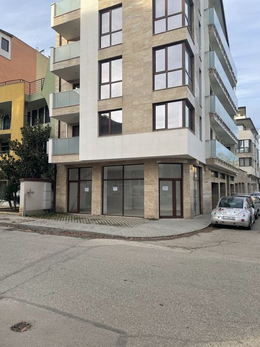 Дава се под наем Магазин в Казанлък - 75 кв.м за 388.62 € - Снимка #1