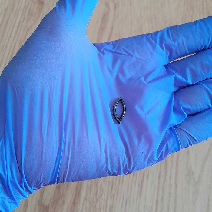 PIERCING CLICKER de titaniu negru